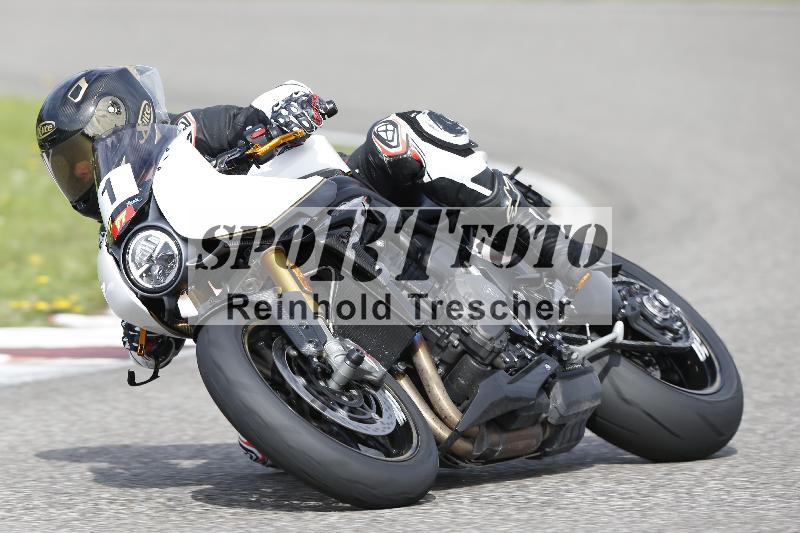 /Archiv-2025/53 16.09.2025 Track Day Domi Aegerter ADR/Gruppe rot/1